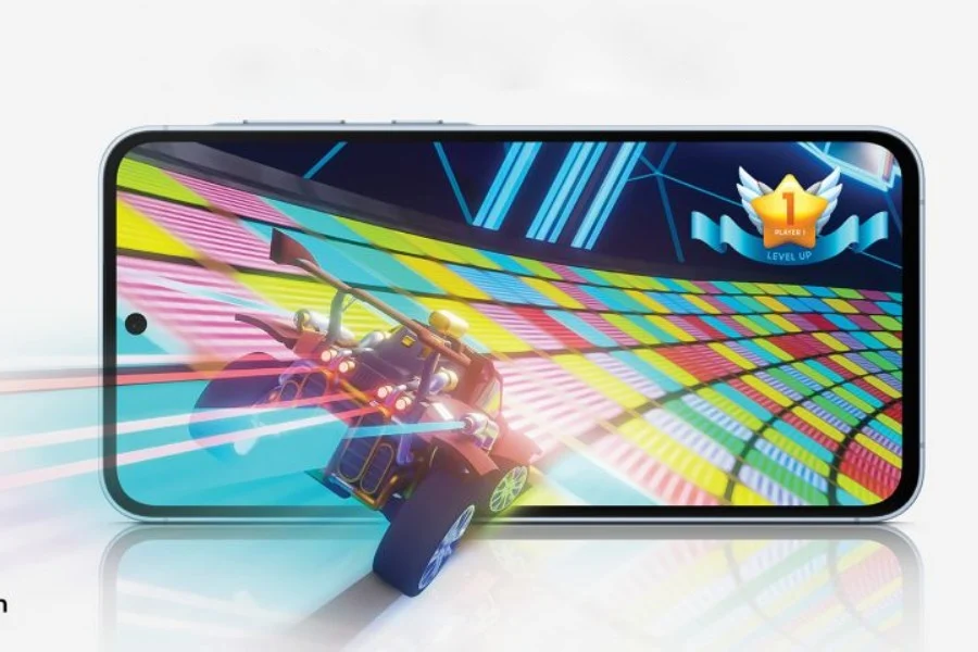 Handphone Samsung saat digunakan untuk bermain game.(GizmoChina)