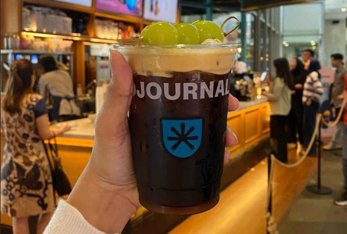 Djournal memperkenalkan dua tambahan baru untuk seri sensasi minuman dinginnya: Muscat Grape Cold Brew dan Peach Cold Brew.