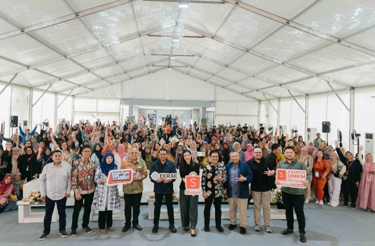 Shopee Indonesia mendukung program Emak-Emak Matic (Emak-Emak Melek Teknologi) yang diinisiasi oleh Kementerian Ekonomi Kreatif RI