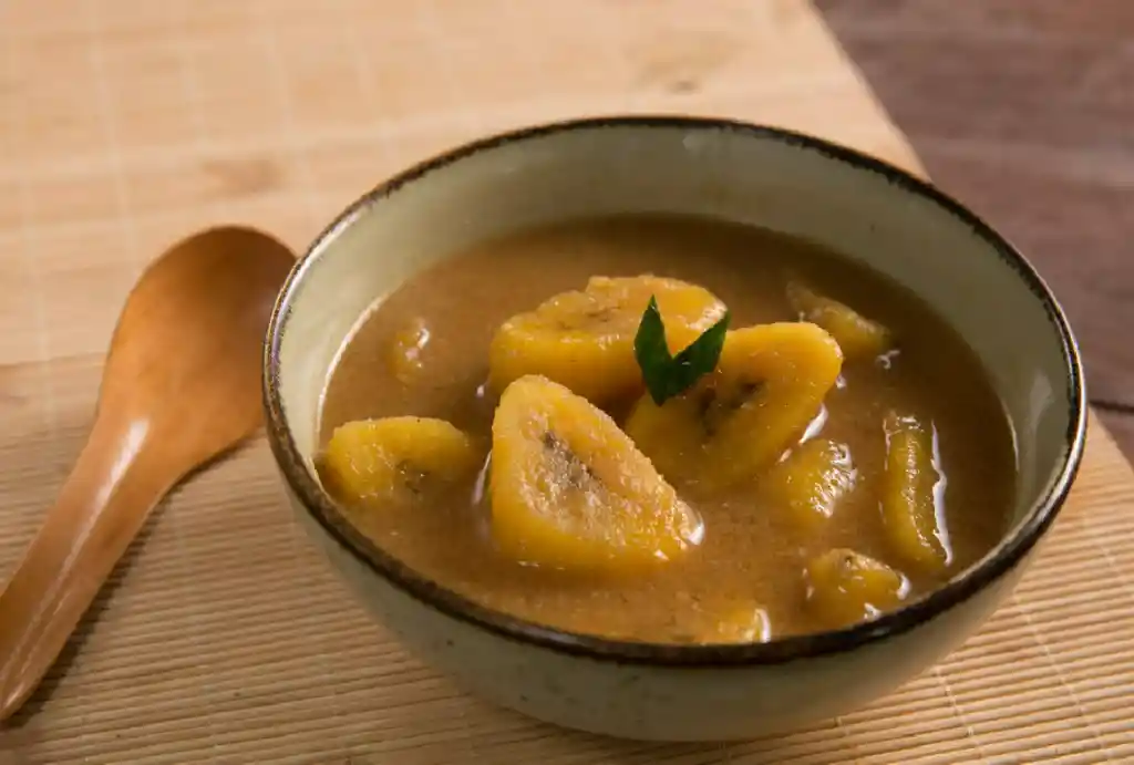 Kolak pisang, makanan yang biasa dikonsumsi masyarakat untuk berbuka puasa.(freepik)