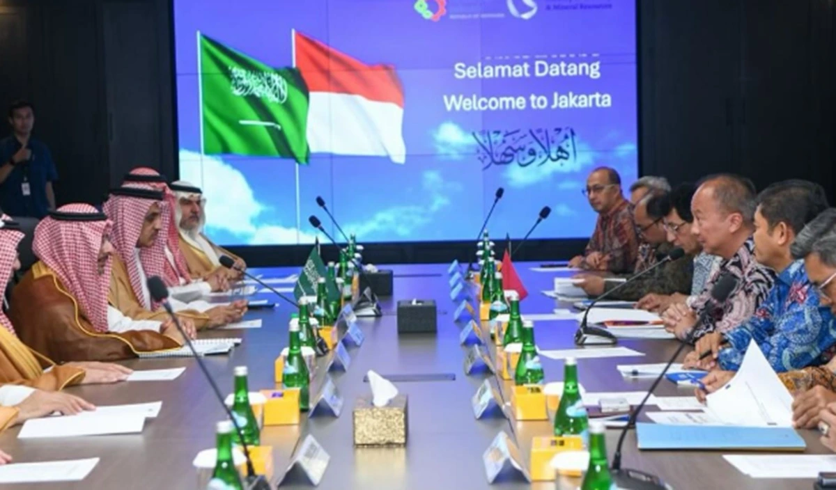 Kolaborasi Arab Saudi-Indonesia menjadi topik utama diskusi di Jakarta antara Menteri Industri Indonesia Agus Gumiwang Kartasasmita dan Menteri Industri Arab Saudi dan Sumber Daya Mineral Alkhorayef.