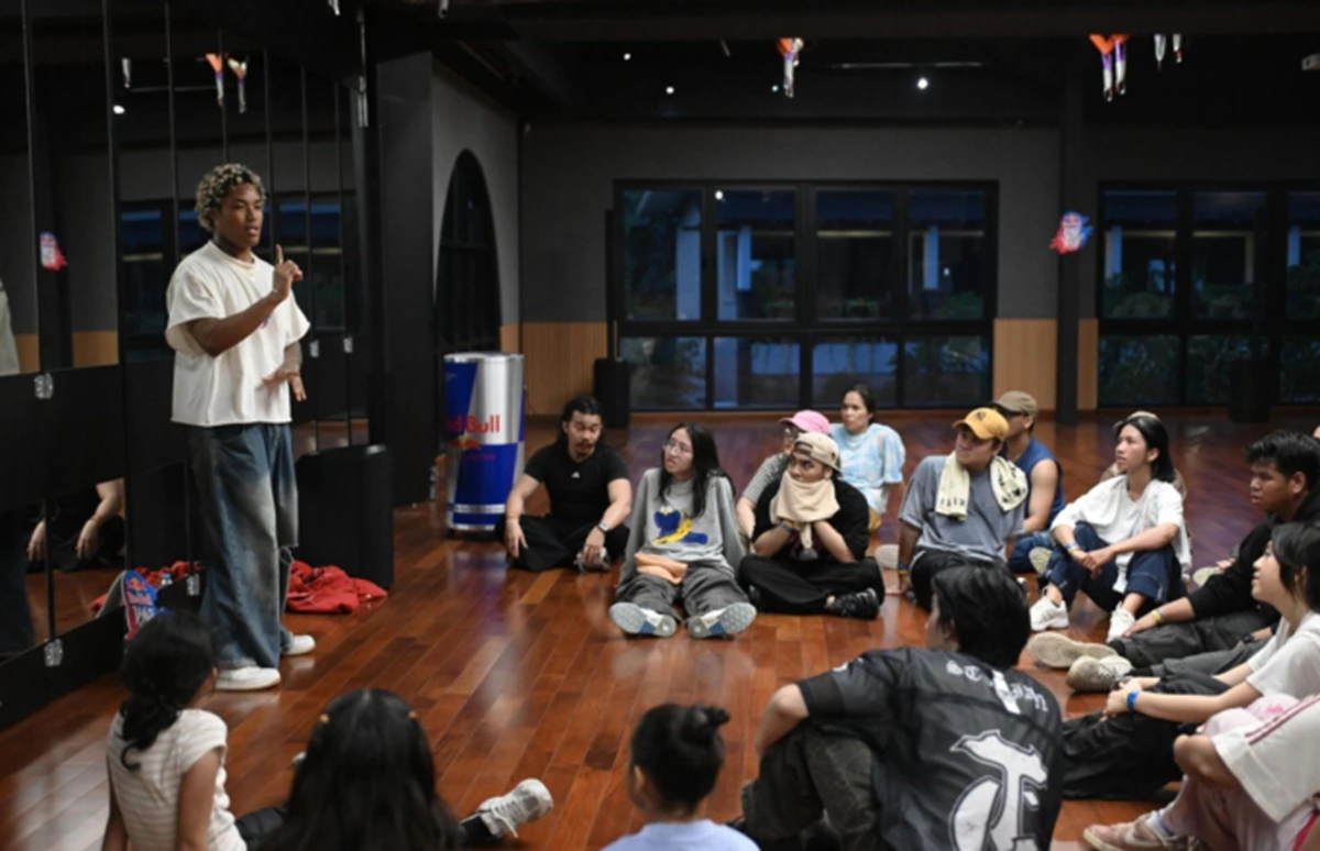 Dancer global Stalamuerte, The Crown, Luwam, dan Kyoka pada sesi showcase sebagai penutup acara workshop Red Bull Dance Your Style 2025