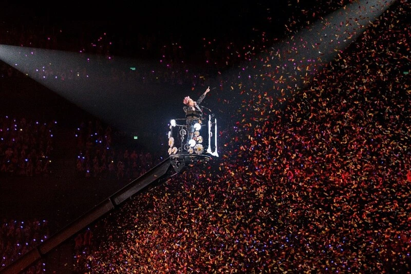 Light Stick Daisy Mewarnai Konser Übermensch, G-DRAGON Sukses Beraksi di Macau