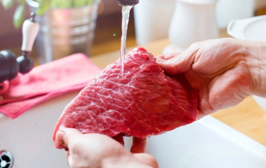Mencuci daging