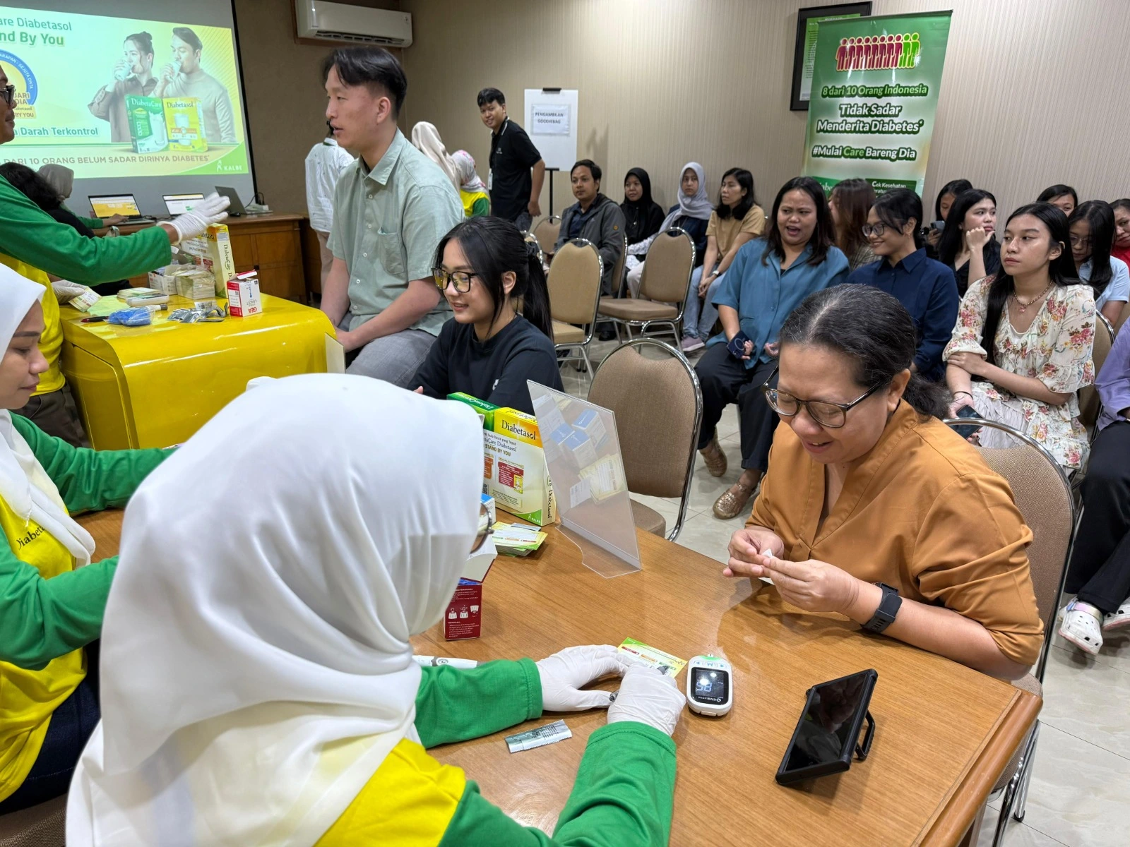 Pemeriksaan diabetes secara massal.