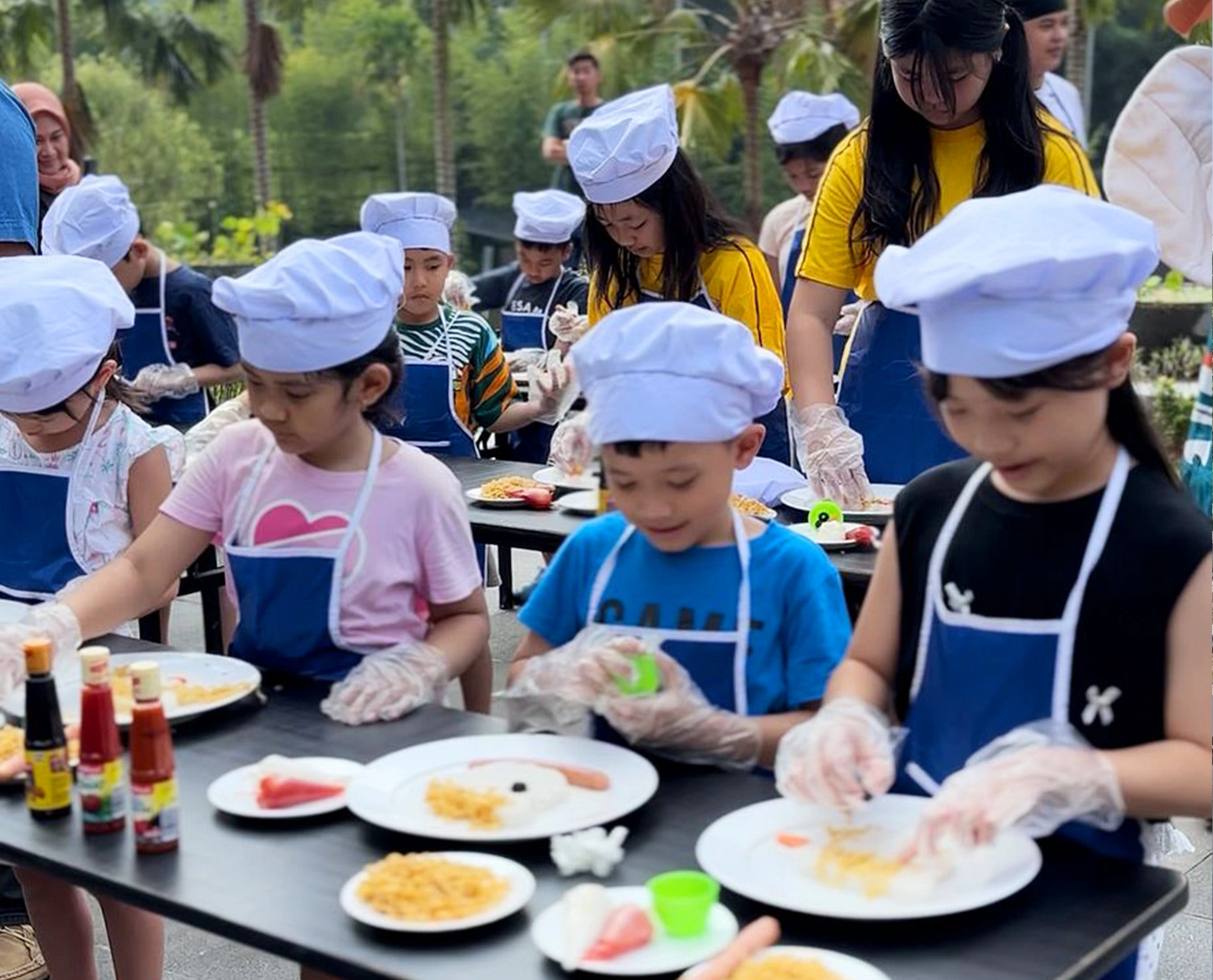 Anak-anak belajar memasak.(Aston)