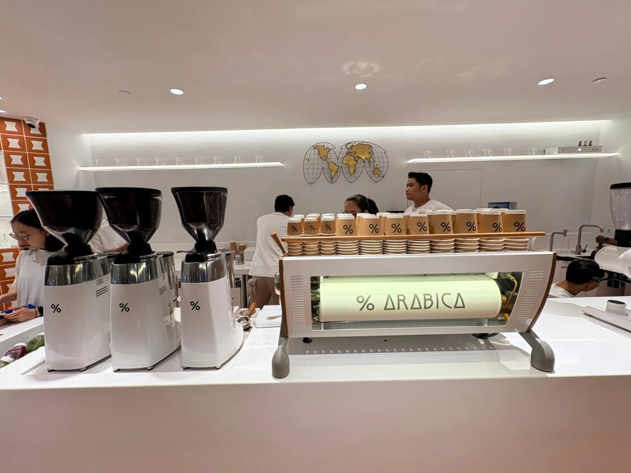 Arabica menghadirkan konsep baru di gerai Plaza Indonesia.