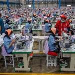 Suasana pekerja di pabrik sepatu.(GBSI)