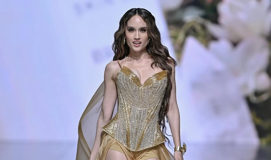 Cinta Laura dalam LUX – “The Revelation of Glow" di JFW 2026.
