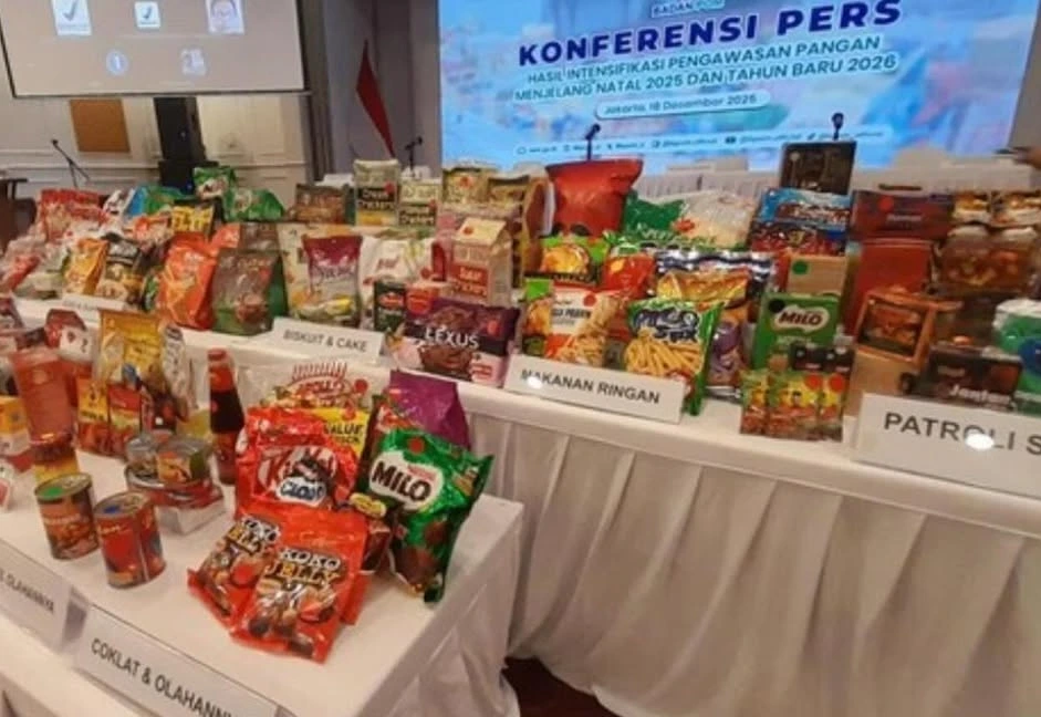 BPOM sita makanan dan minuman ilegal senilai Rp42 miliar.