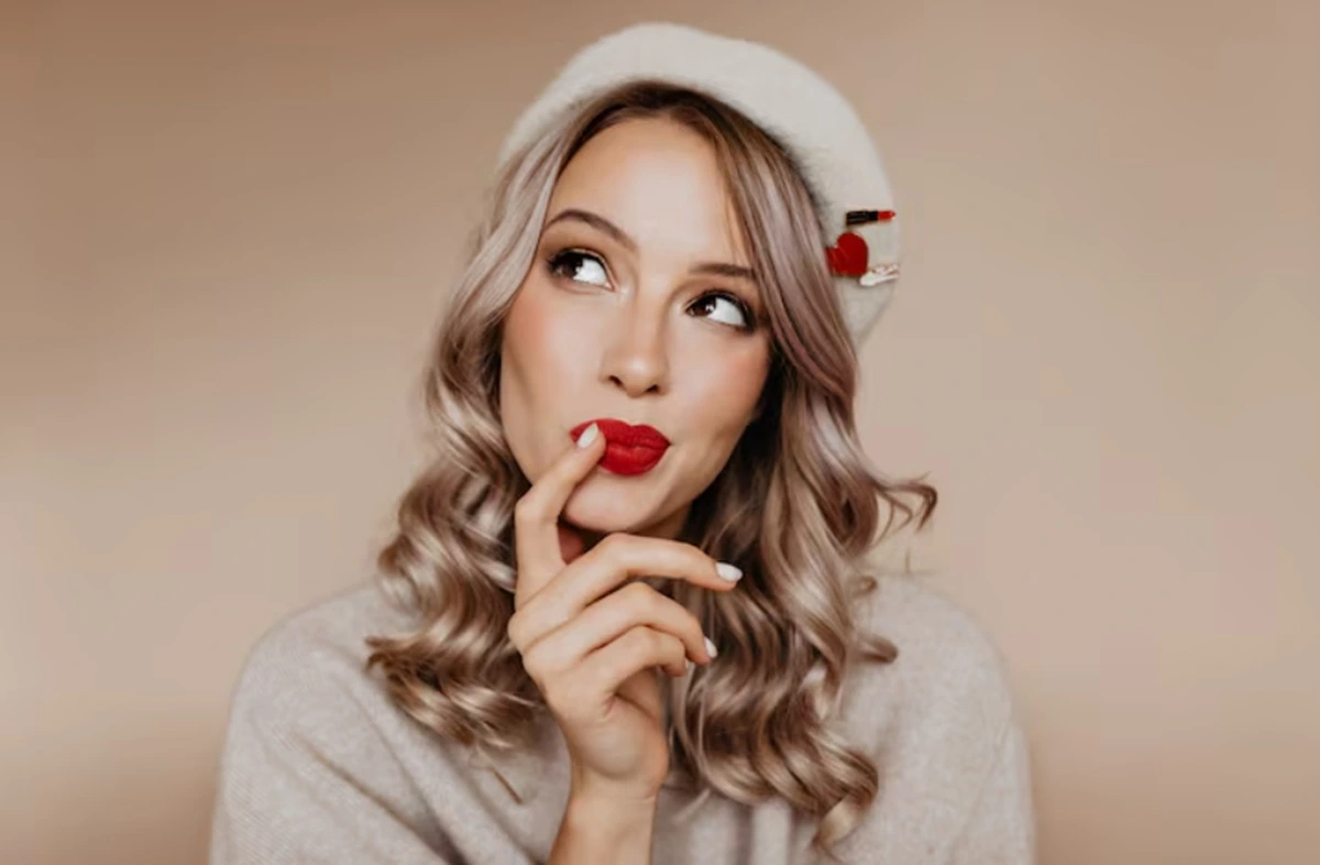 Statement Lips Merah & Berry Jadi Tren Makeup Holiday-Ready