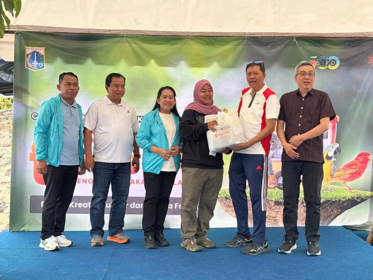 Himpunan Peritel dan Penyewa Pusat Perbelanjaan Indonesia (HIPPINDO) bersama Pemerintah Provinsi DKI Jakarta menunjukkan kepedulian sosial melalui program HIPPINDO Peduli