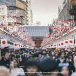 Warga Jepang memadati kuil saat Tahun Baru.(Senden Tokyo) (1)