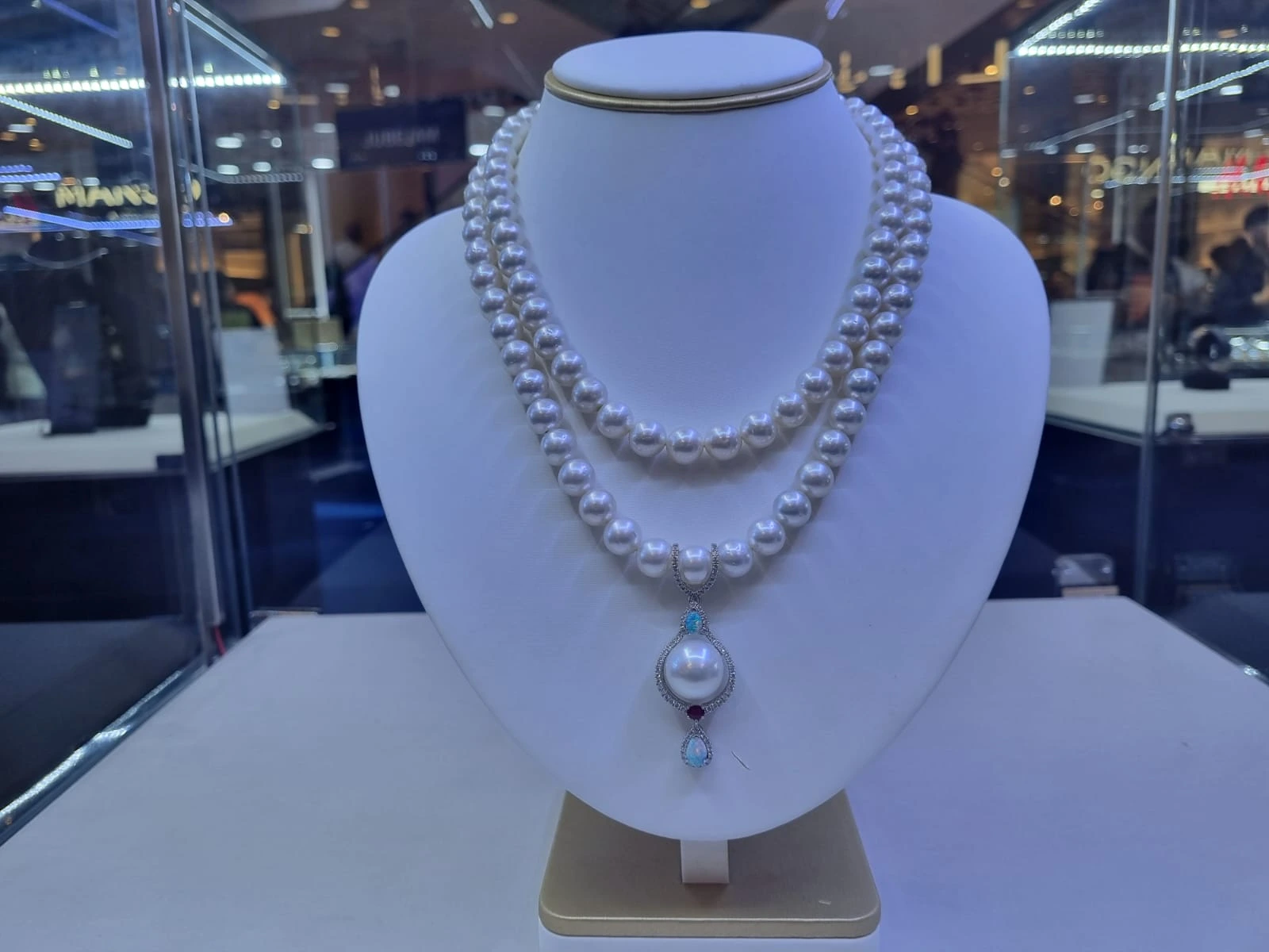 Kalung double strand pearl dengan pendant