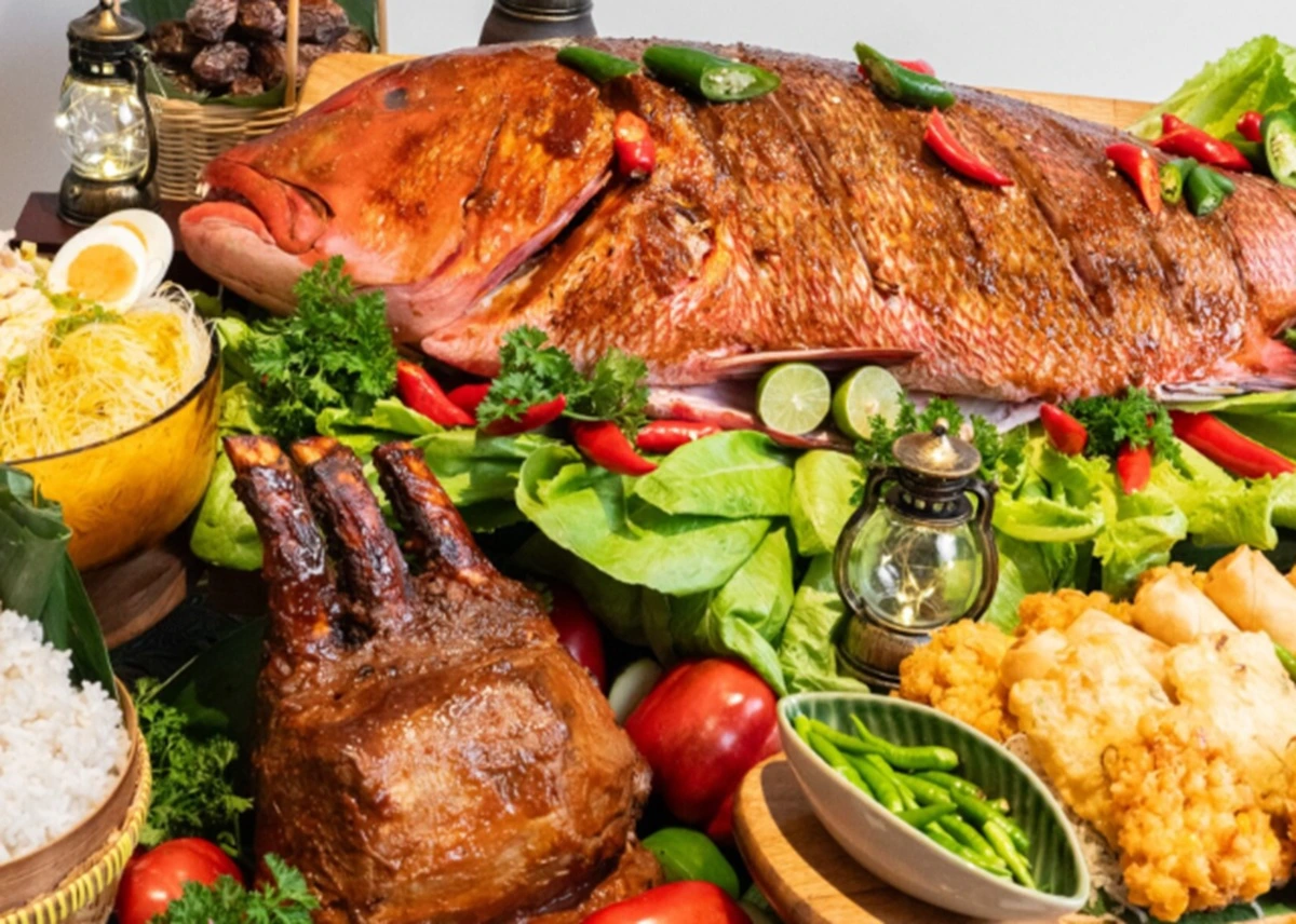 Keraton At The Plaza menghadirkan menu berbuka puasa "Selera Keraton" menghadirkan menu tersebut, terinspirasi dari warisan kuliner Keraton Jawa yang sarat makna budaya dan filosofi hidup