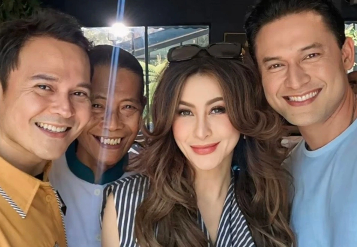 Artis Diana Punky bersama pemain Jinny Oh Jinny