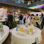 ARTCYCLE melalui program EARTHFORM menghadirkan kolaborasi antara brand berkelanjutan dan seniman visual kontemporer.