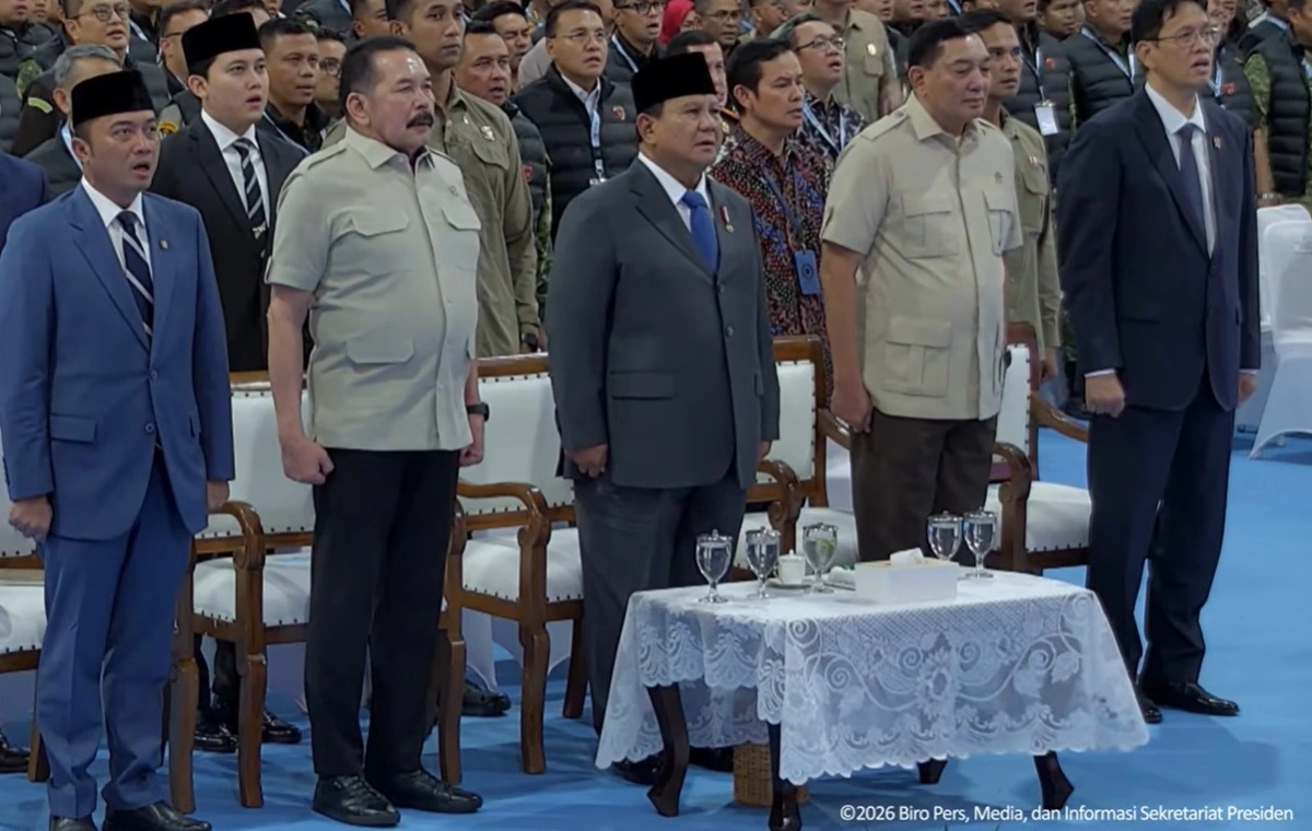 Presiden Prabowo bersama jajaran menterinya, termasuk Menkeu Purbaya.