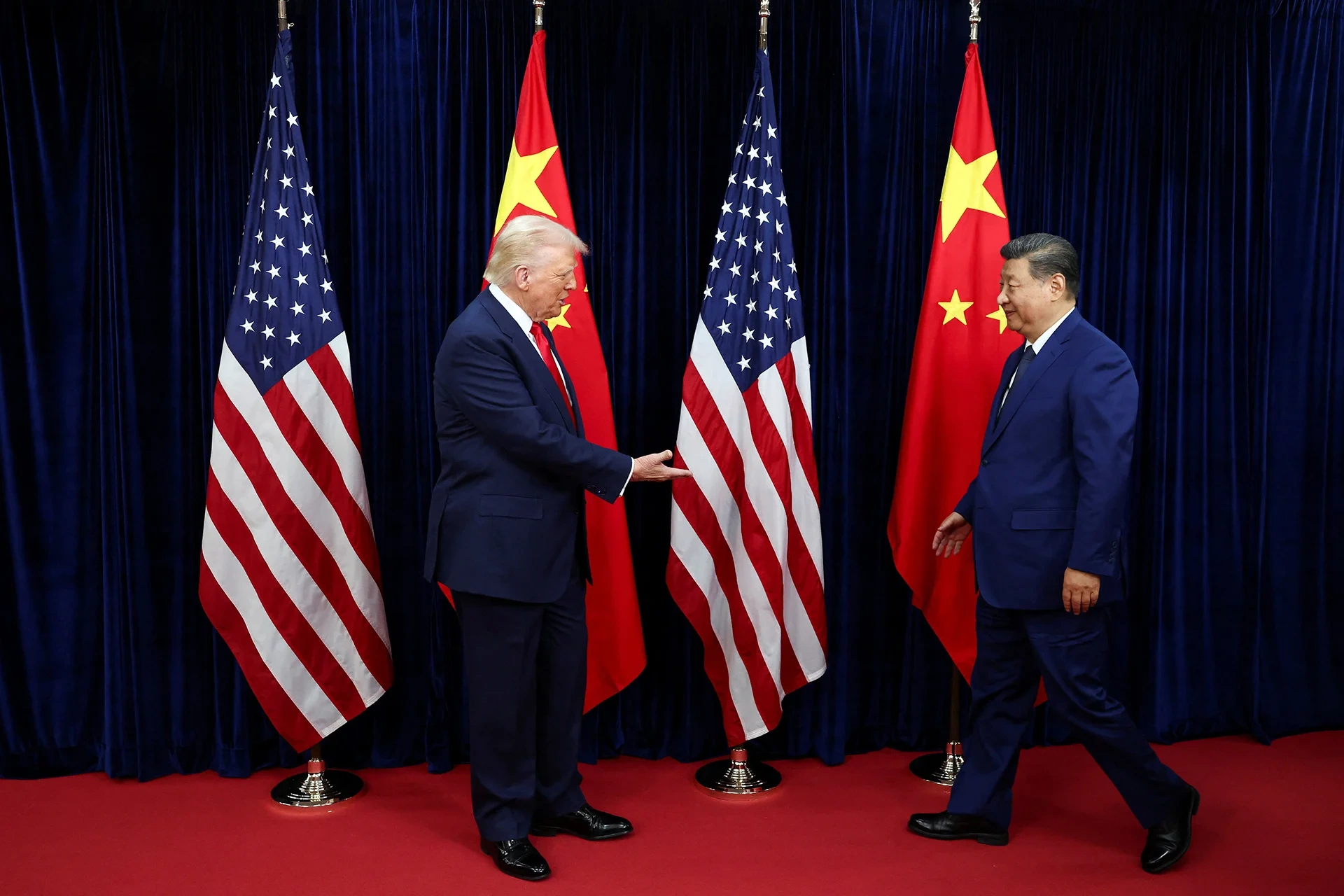 Presiden AS Donald Trump tiba di Beijing untuk memulai pertemuan puncak dengan Presiden China Xi Jinping