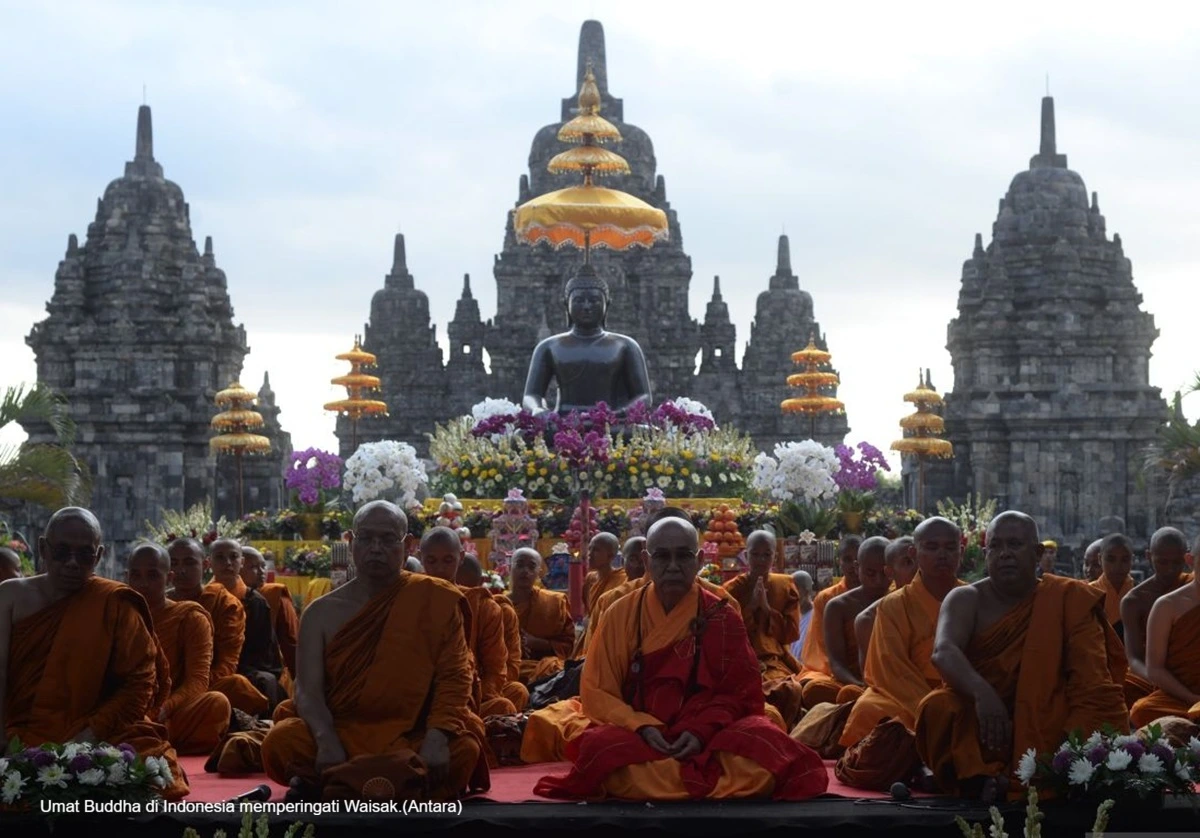 Umat Buddha di Indonesia memperingati Waisak