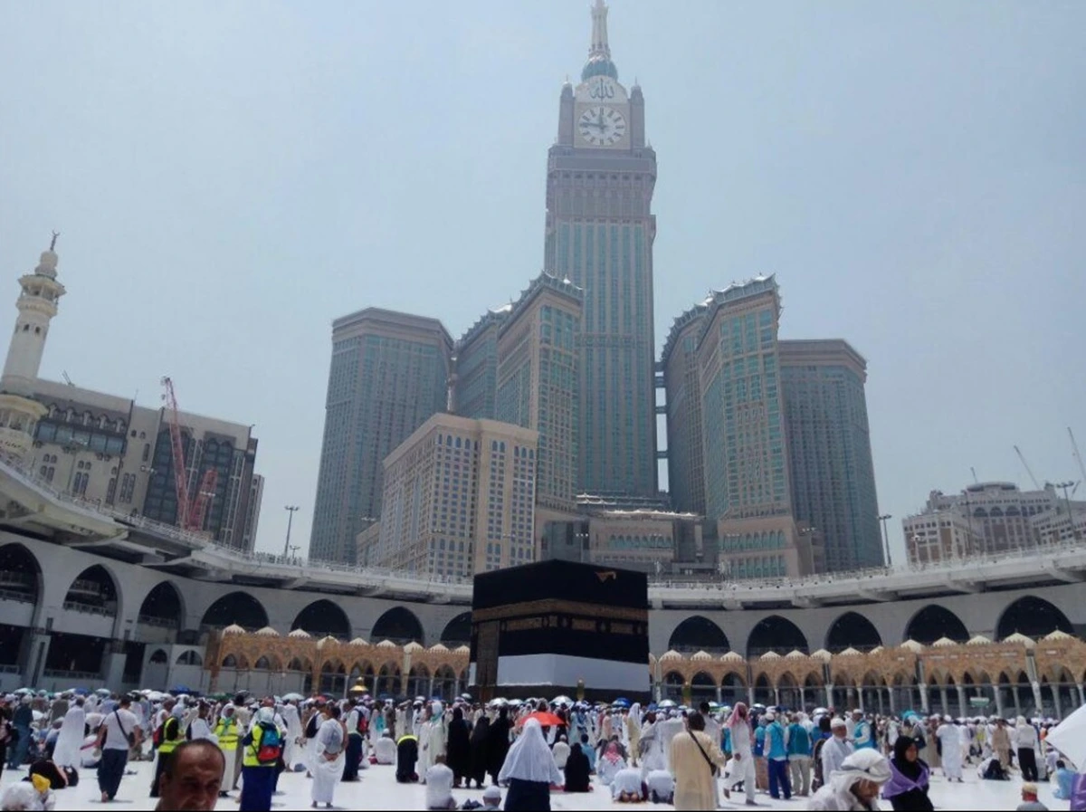 Umat Muslim berkumpul di Mekkah, Arab Saudi, melakakukan ibadah haji.