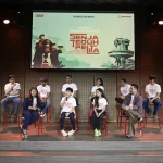 Musikal "Senja Teduh Pelita" dengan bangga hadir sebagai pertunjukan science fiction futuristik yang merupakan hasil adaptasi dari 20 lagu populer milik grup musik MALIQ & D'Essentials.