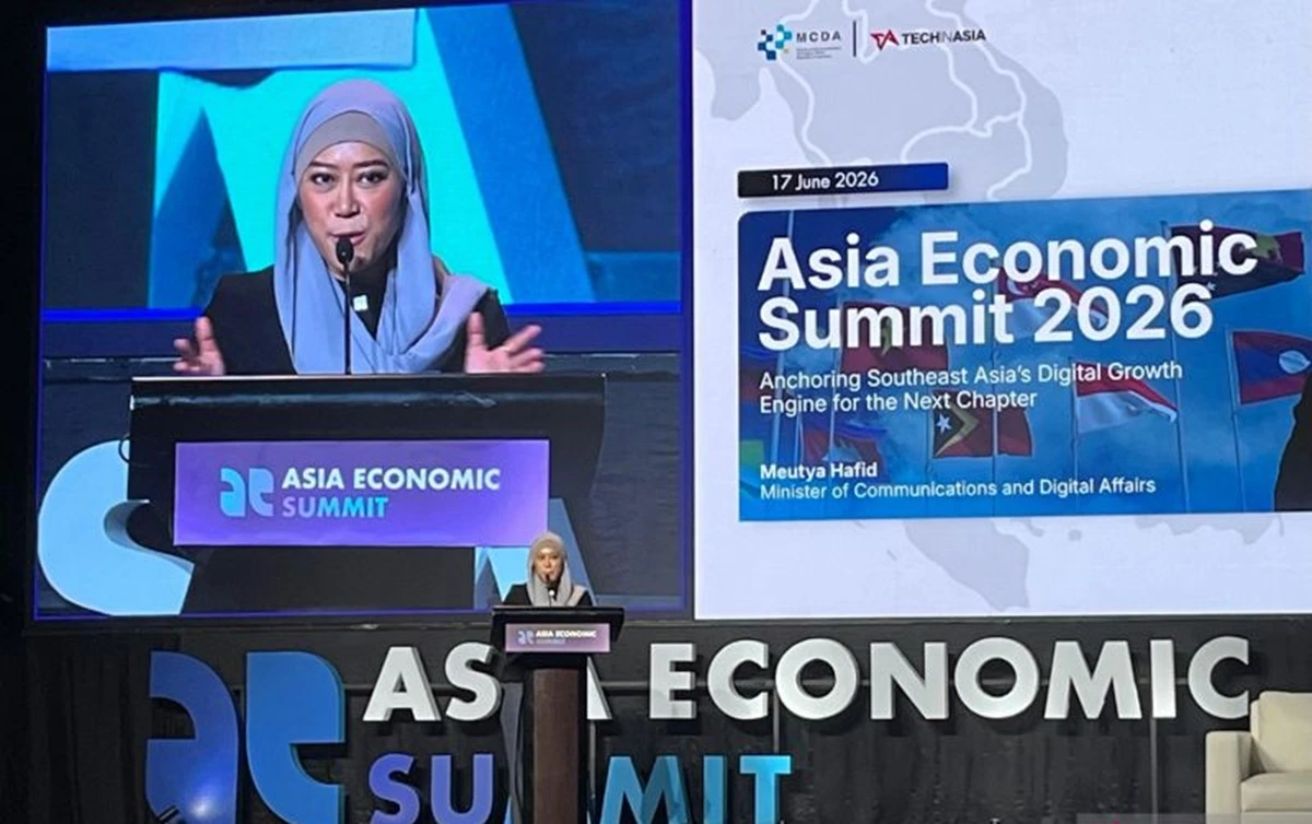 Menteri Komunikasi dan Digital (Menkomdigi)  Meutya Hafid
