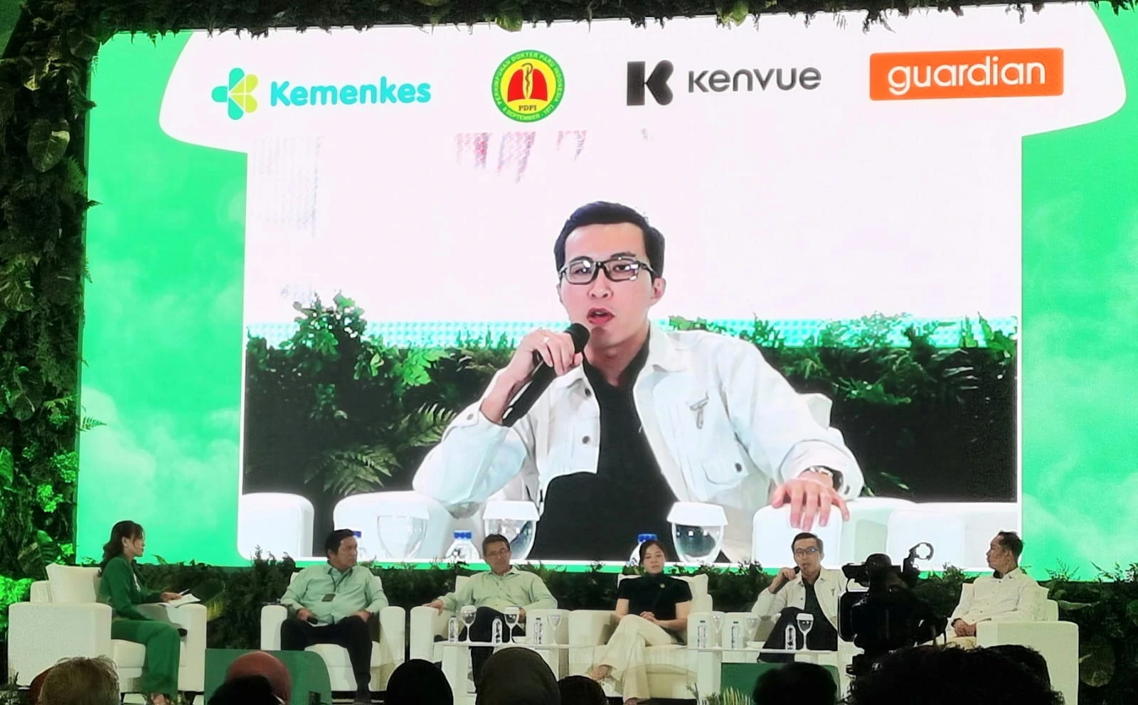 dr. Tirta Mandira Hudhi.
