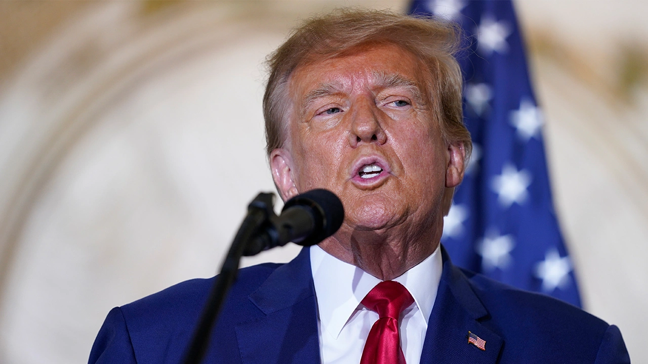 Presiden AS Trump Berlakukan Tarif Impor Baru hingga 12,5%
