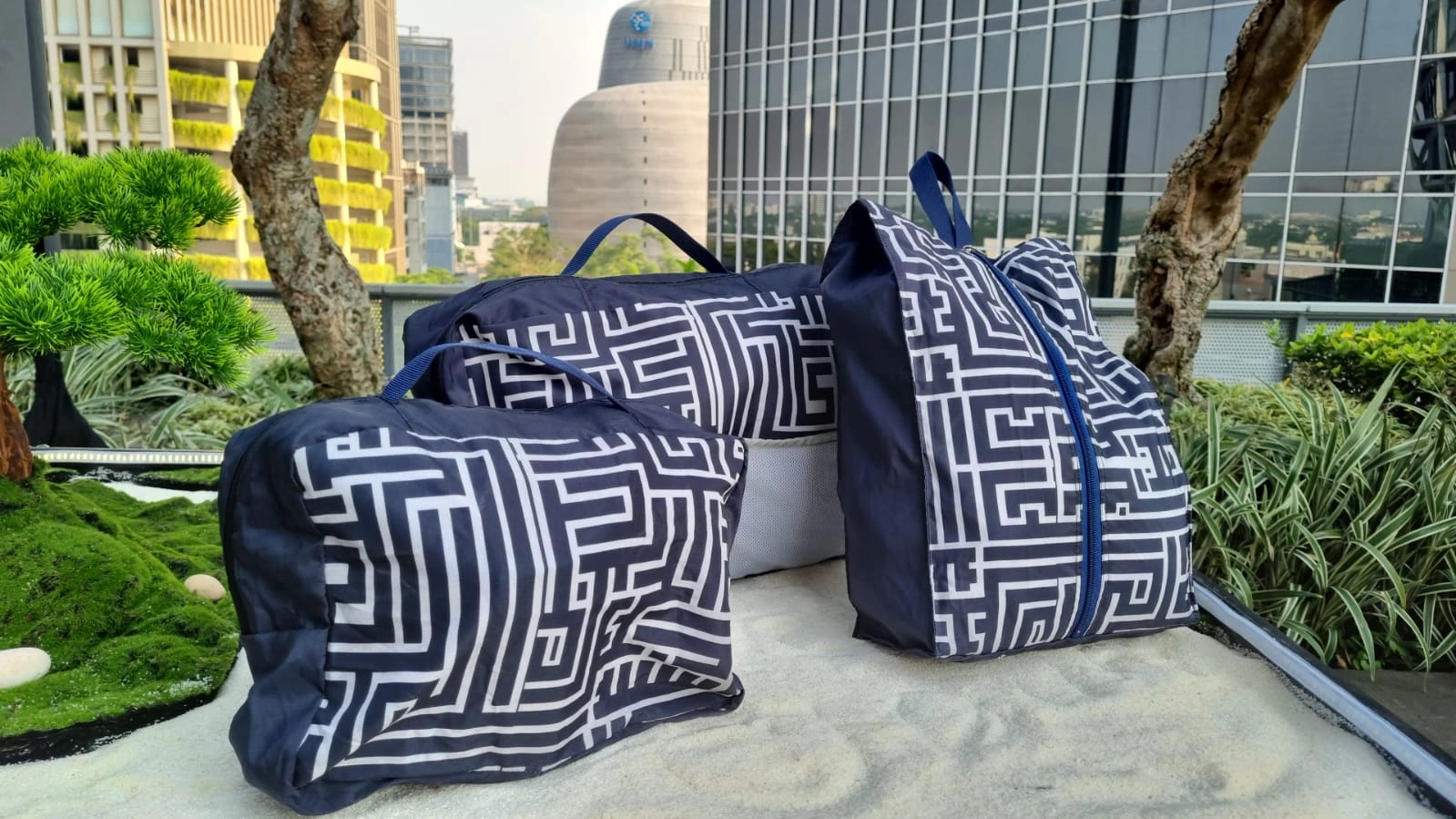 Titis Sapoetra X JHL Collection