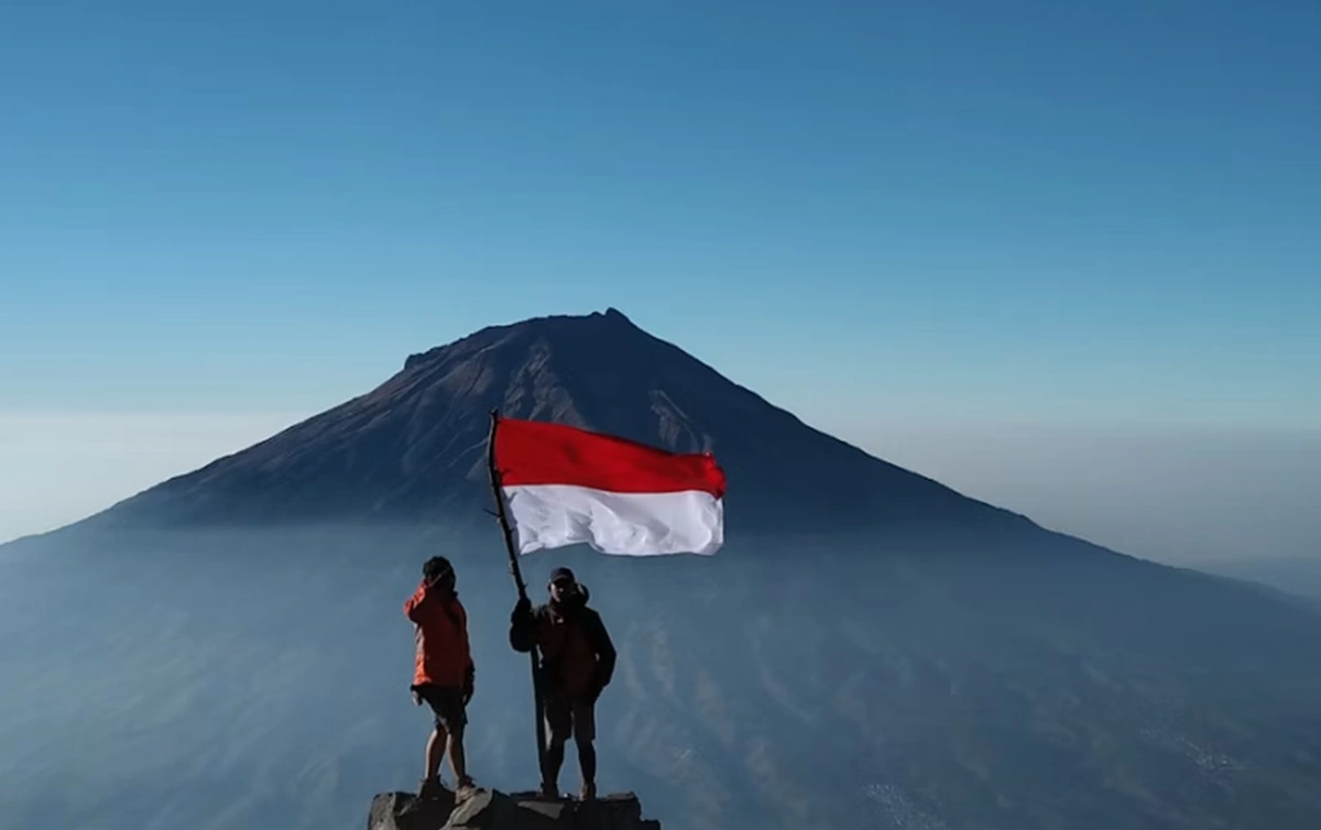 Makna Bendera Merah Putih: Dari Panji Majapahit hingga Simbol Kedaulatan Indonesia