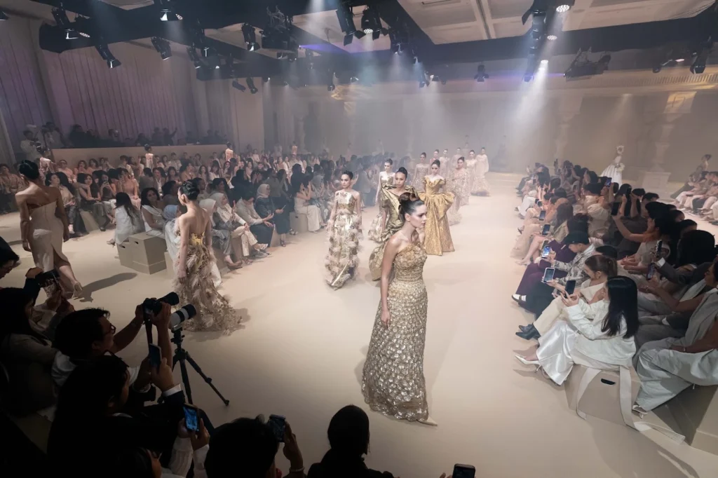 Kreasi Yogie Pratama di The Langham Fashion Soirée