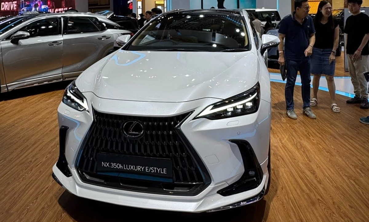 LEXUS