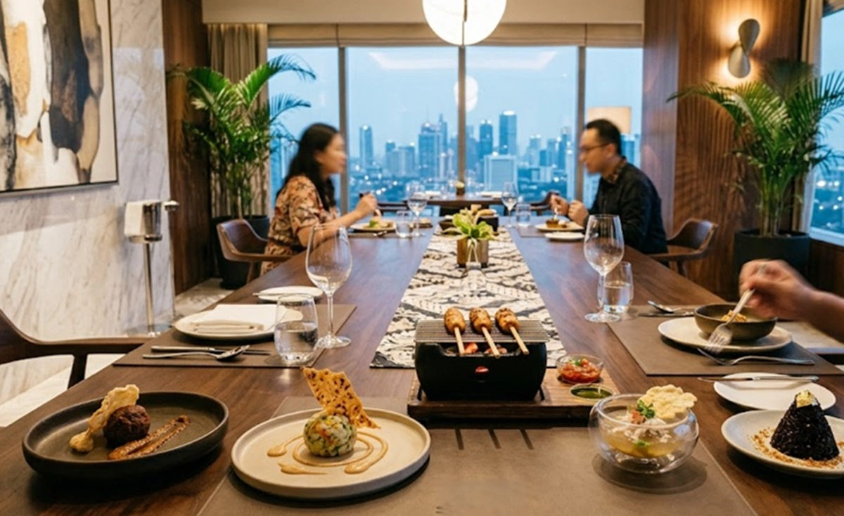 Masakan Nusantara yang telah naik kelas, disajikan di restoran mewah.
