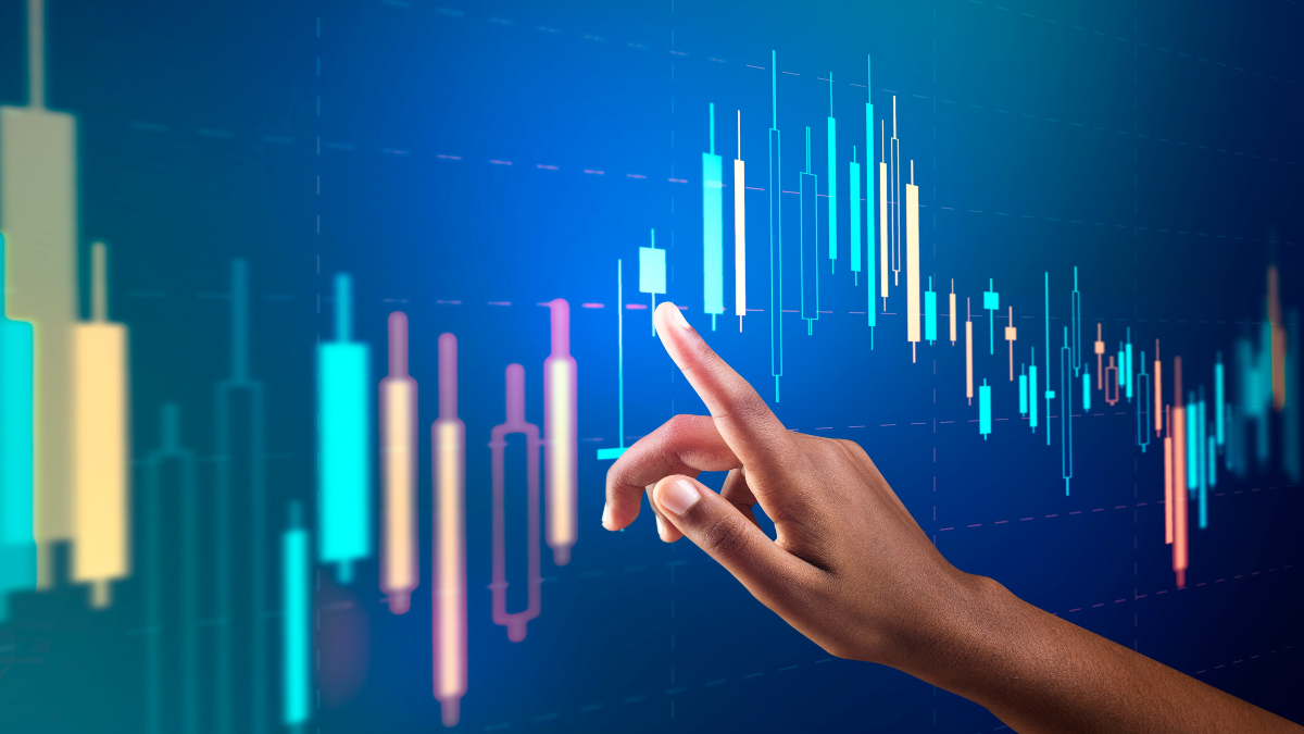 Memantau pergerakan harga saham.