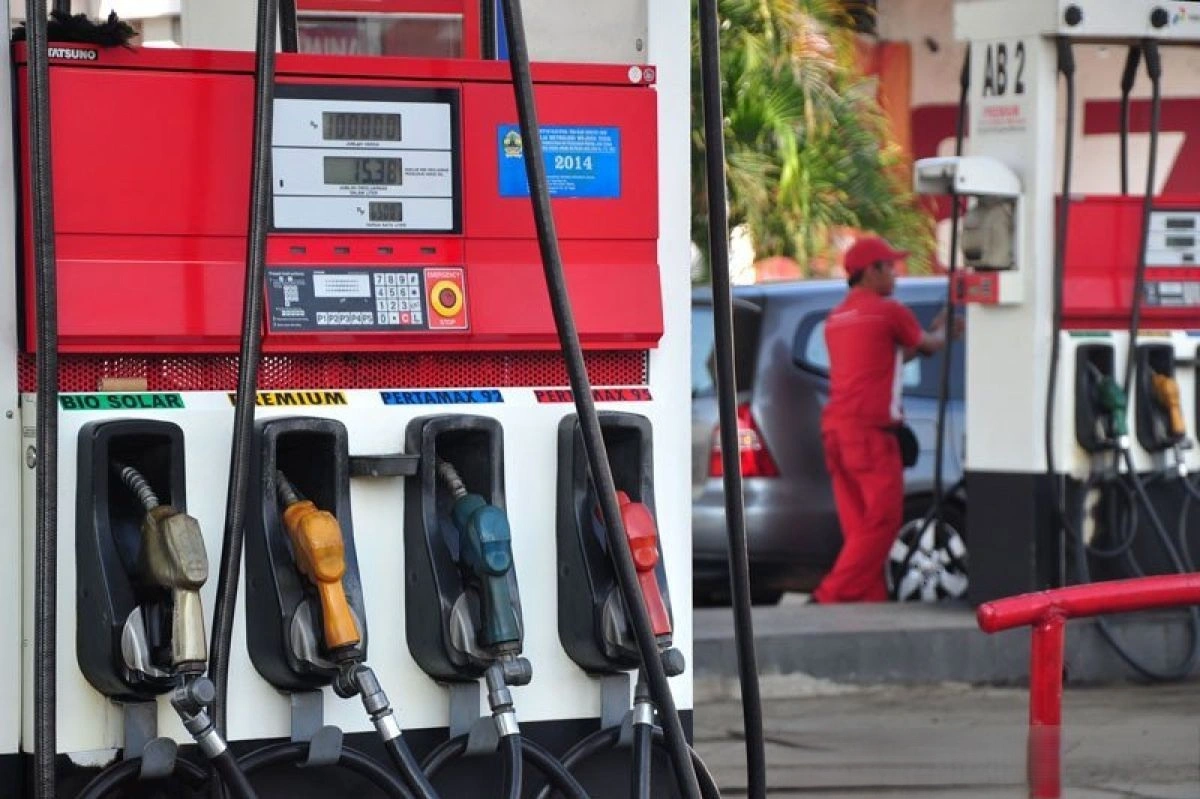 Port pengisian BBM atau Bahan Bakar Minyak Pertamina.