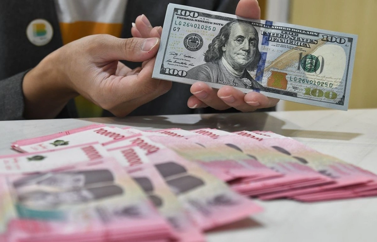 Rupiah Melemah ke Rp17.847, BI Rate Jadi Sorotan Pasar
