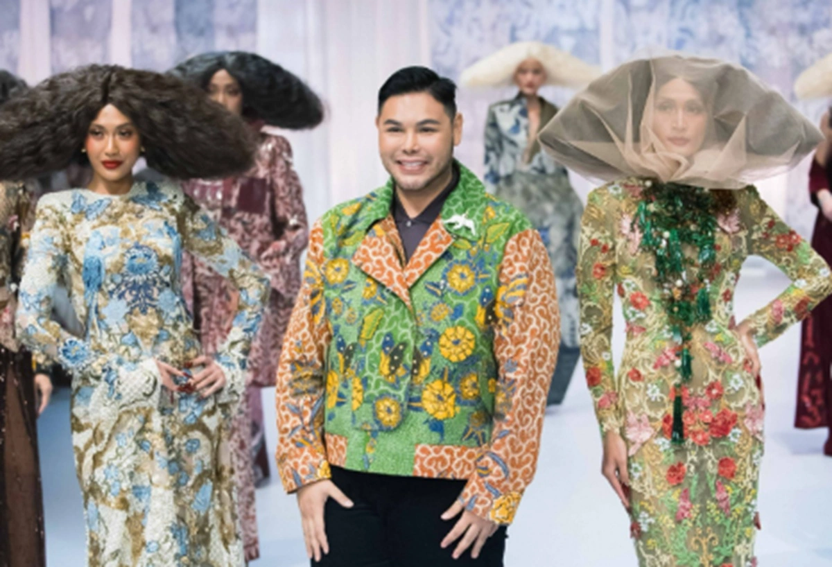 Ivan Gunawan Persembahkan Nusanova 2.0: Sekar Jagad, Transformasi Batik Madura di Langham Fashion Soiree