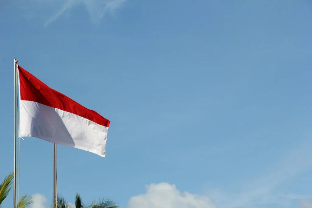 Bendera Merah Putih yang berkibar.