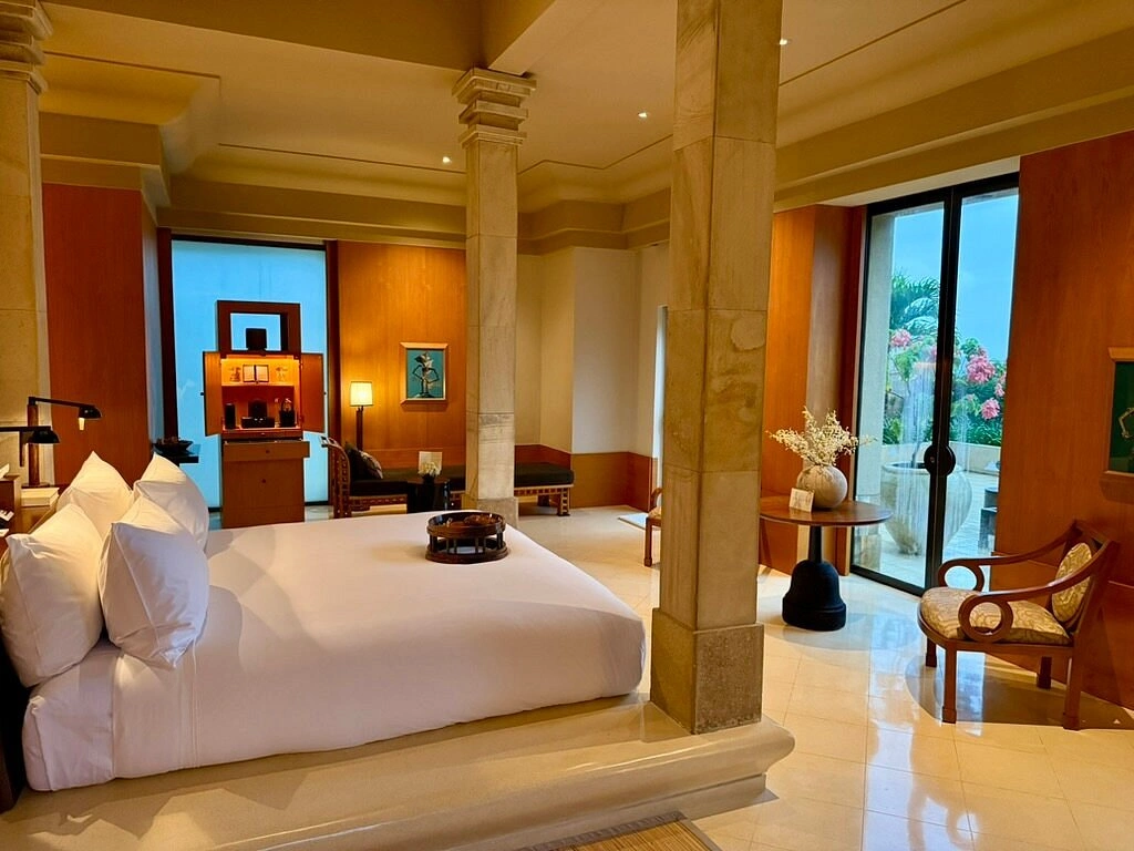 Resort mewah Amanjiwo