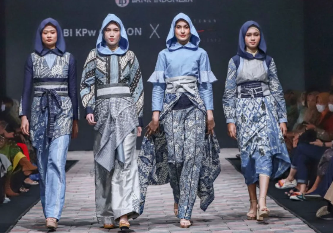 Fashion wastra Nusantara dan batik.