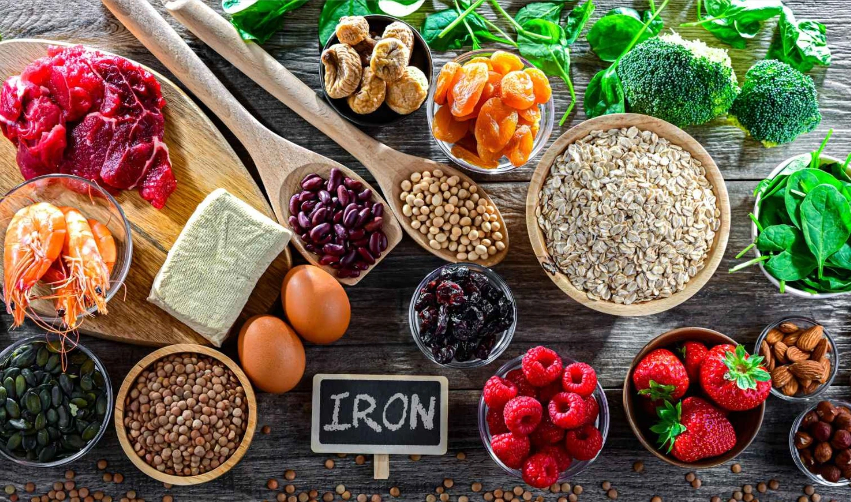 Makanan mengandung zat besi atau iron.